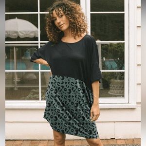 Jackson Rowe Cocoon Dress- Size Medium, Black/Exotic Print